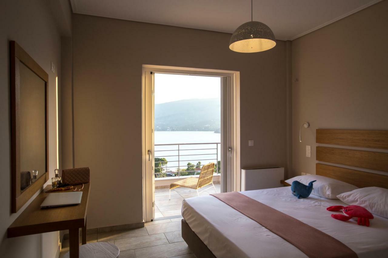 Kalavria Luxury Suites - Magnificent Sea View Of Poros Poros Town ภายนอก รูปภาพ