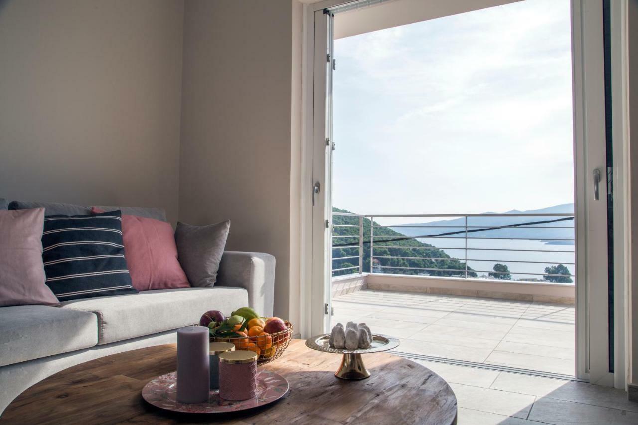 Kalavria Luxury Suites - Magnificent Sea View Of Poros Poros Town ภายนอก รูปภาพ