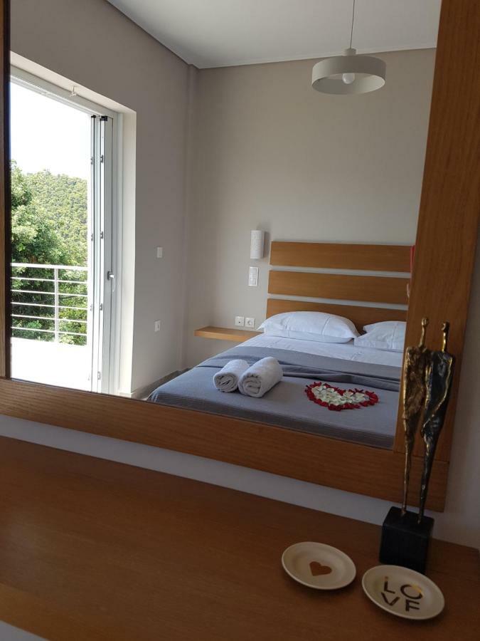 Kalavria Luxury Suites - Magnificent Sea View Of Poros Poros Town ภายนอก รูปภาพ